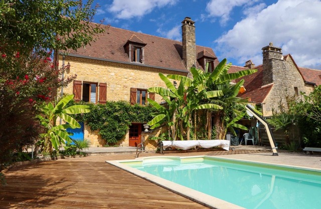 Lovely stone cottage set on the remparts of the village of Domme.
