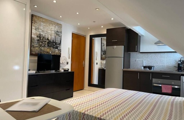 Lovely studio near town center & lake