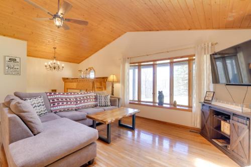 Lovely Terra Alta Cabin Less Than 1 Mi to Alpine Lake