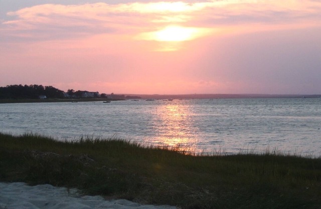 Lovely tidal marsh views with short walk to secluded sandy beach