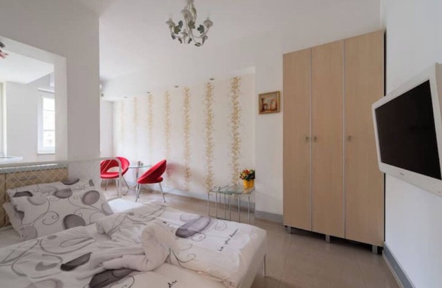 Lovely Top Center Studionn