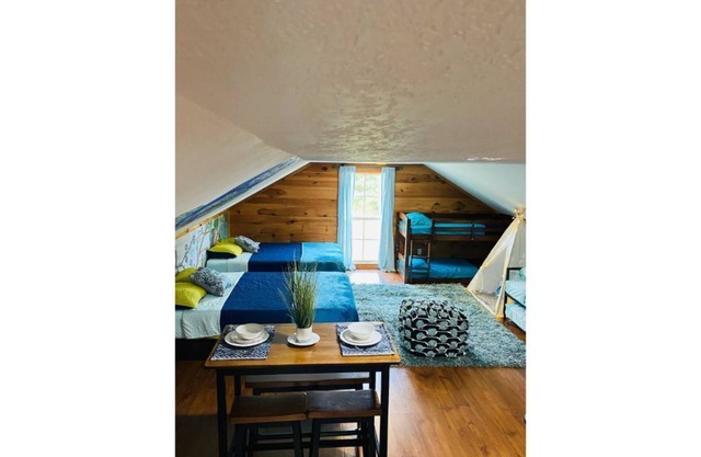 “Lovely Tree”Bunk House&Pool@The House on the Hill