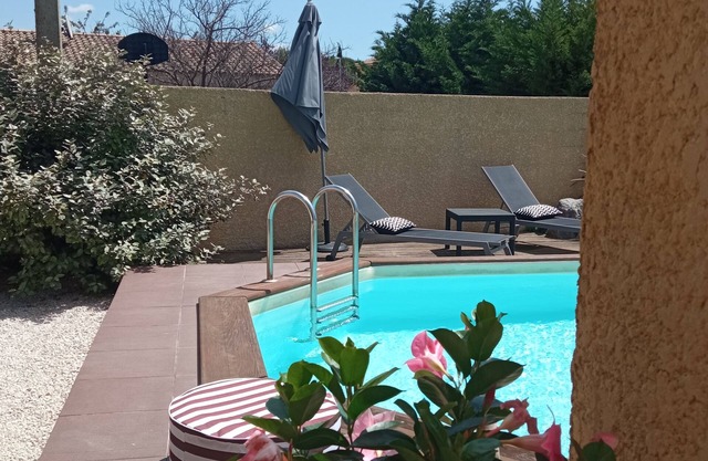 Lovely villa, swimming pool, 23 km from the sea.