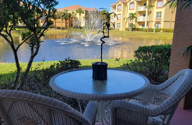 Lovely Waterfront Condo With Beautiful Lake And Water Fountain View