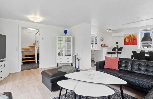 Lovely Well-Appointed Summer House With Hot Tub