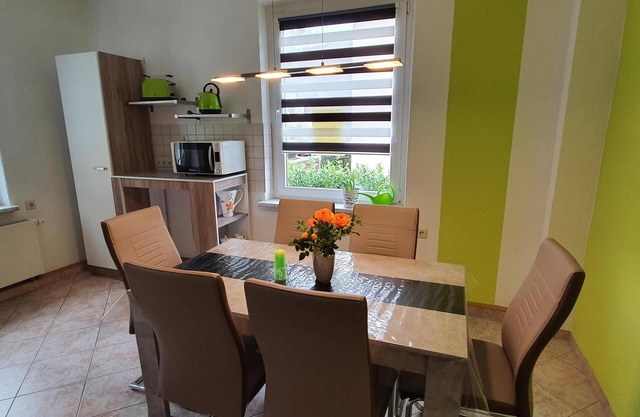 Lovingly furnished, new vacation apartment with washing machine, large kitchen, large bathroom with shower and bathtub, parking space, box spring bed.