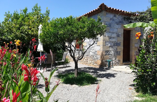 Lovingly furnished, family-friendly, secluded, natural stone bungalow