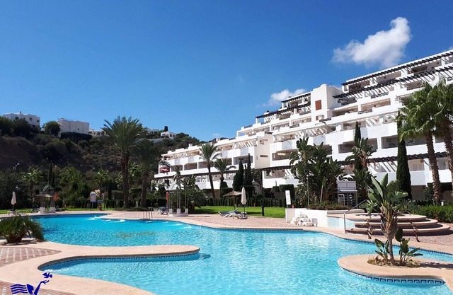 LOW WITH PRIVATE TERRACE IN FRONT OF THE POOL and JACUZZI. 500M BEACH