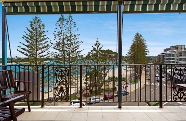 LOWANNA UNIT 8 - Perfect for a family or a couple wanting to enjoy waterfront living at its best