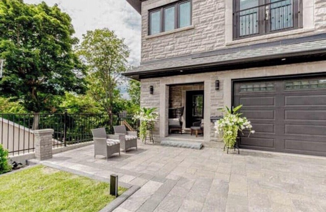 Lower flat with full access to lower patio and backyard , close to the beach .
