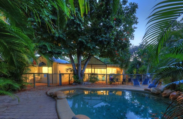 Loyang Apartment 3 - Fantastic value island getaway with complex pool and short stroll to Alma Bay