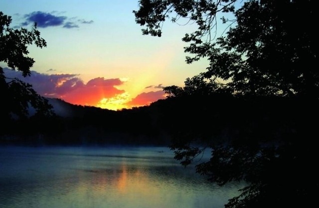 LOZ Family Fun Lakefront Vacation Home #1, 5000sf, 6 bdr, 4 bath, 1 is ADA