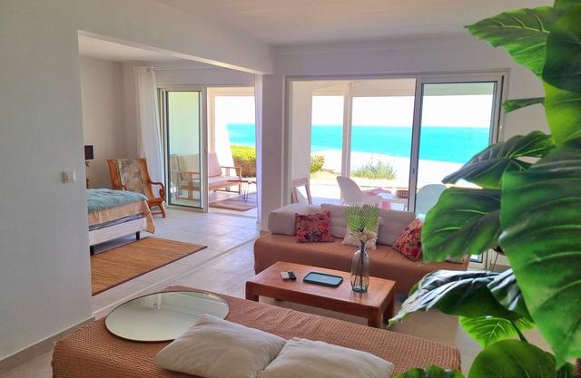 Luxurious sea-view apartment on Orient Bay Beach