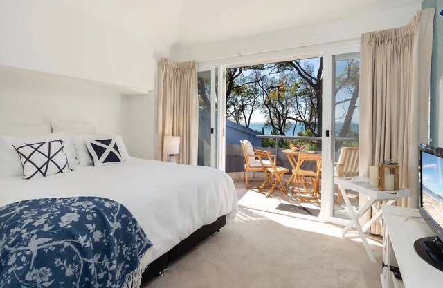 Lucy's at the Bay - pet friendly retreat
