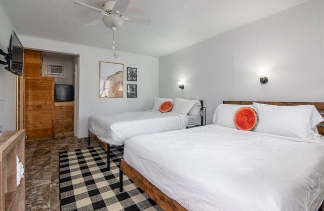 Lumberjill Room #15– Two Queen Beds