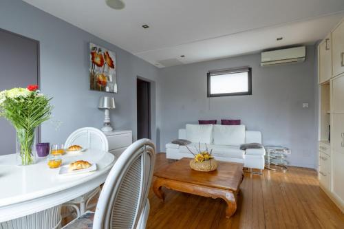 Lumineux - design et récent - parking - wifi