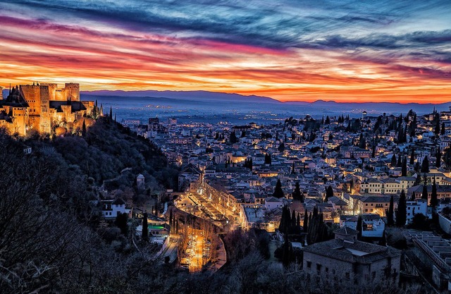 Luminoso Apartamento a 10 Minutos del Centro. Terraza y Vistas a la Montaña