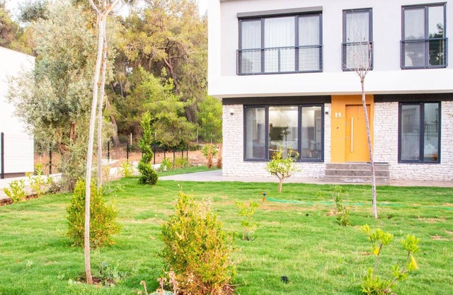 Luminous House w Garden 5 min to Beach in Milas