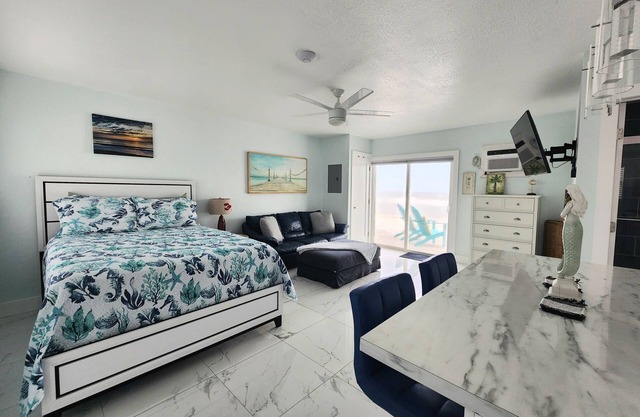 Luna's Tide at Tuscany Sun - Oceanfront Suite