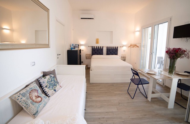 Lupa Di Mare - Ostro (Deluxe studio apartment with garden)