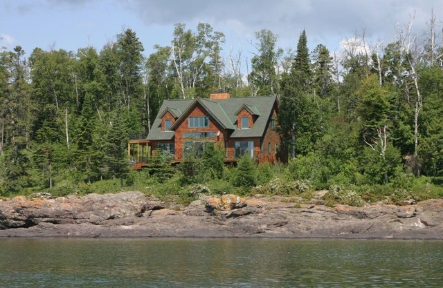 LUTSEN LAKEHOUSE on LAKE SUPERIOR