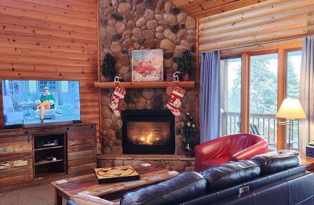 Lutsen's cutest vacation home between Lake Superior and Lutsen Mountains.