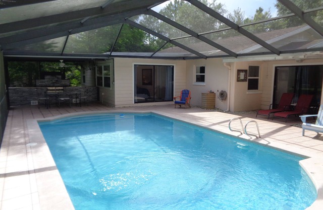 Lutz Cottage - Pool/Beaches/Busch Gardens/Disney/USF/Pets