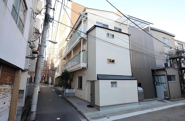Lux 2BR, 2BA, 2K. Dir to airport, Shinjuku, Shibuya. 4 - 7 pax, 2 fams. Rm 302