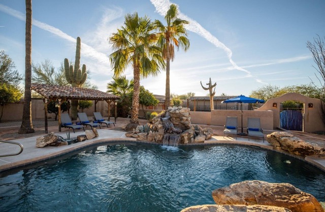 Lux 5BR in Scottsdale: Pickleball, Pool & Golf!