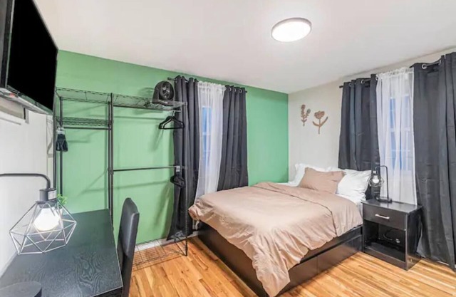 Lux 6 Bedroom home w 3 King, 3 Queen, 3 Shower
