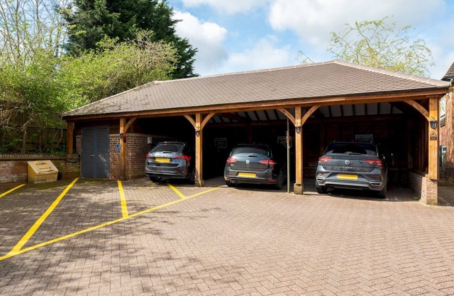 Lux, Light & Spacious- Chilterns | Pass the Keys