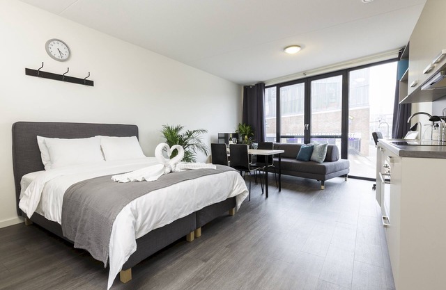 Lux Loft Apt w/View Walk city center 20C