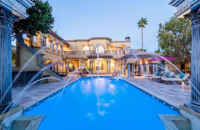 Lux Scottsdale/Carefree family retreat golf pool