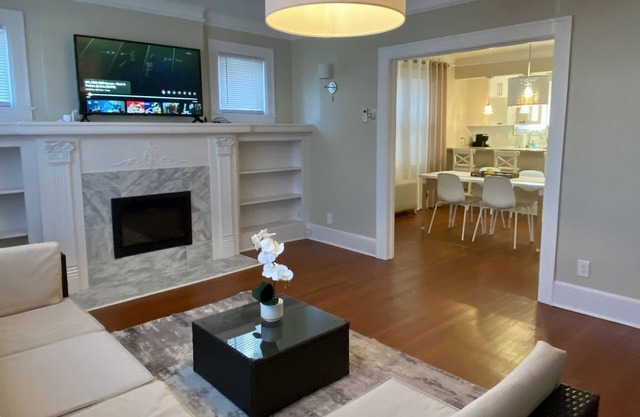 Lux Stay. Beautiful renovated 3 bedrooms 1 bath in Grosse Pointe/Detroit area.