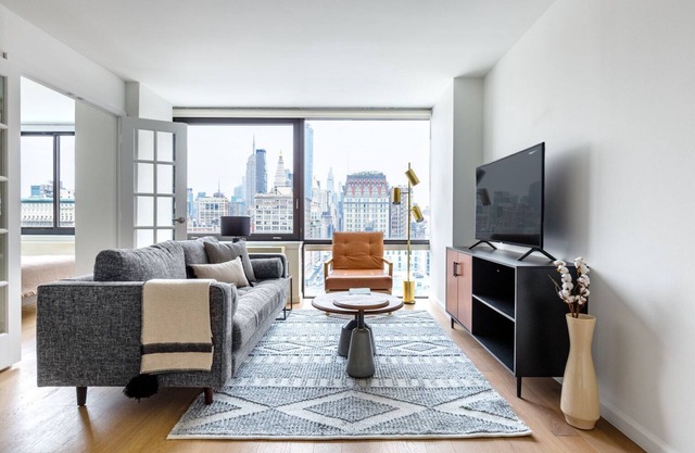 Lux Union Square 1BR w/Gym, Doorman, across from Park, by Blueground