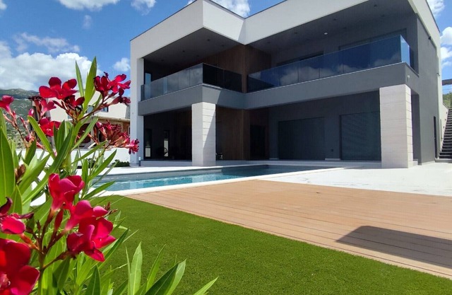 Lux Villa Serenity with heated pool