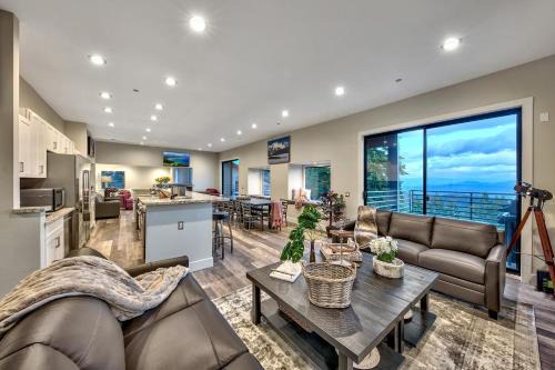 LUXE 11 Blue Diamond Lodge Lake Tahoe