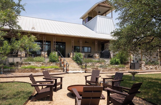 Luxe 14 acre Escape in Driftwood with Observation Deck. Peace, Privacy and Stars