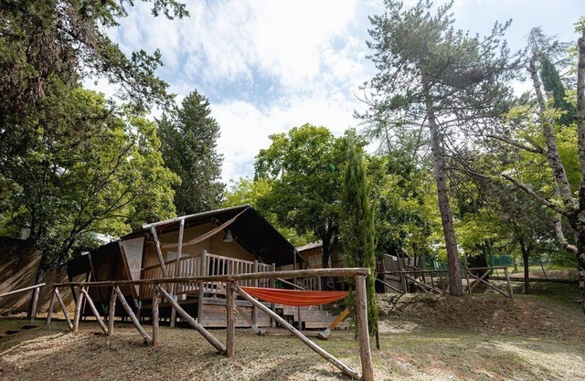 Luxe 5 Pers. Villatent at Camping Colleverde in Tuscany near at Siena