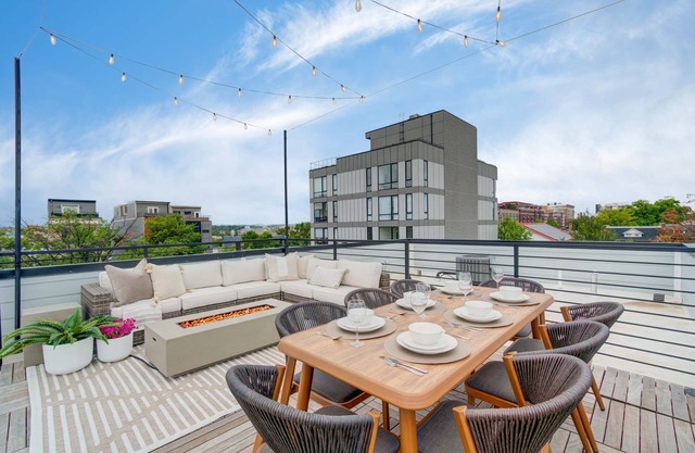 Luxe 6-BR + Rooftop Patio | Parking | Metro