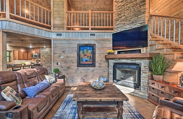 Luxe Broken Bow Cabin w/Tesla Charging Station