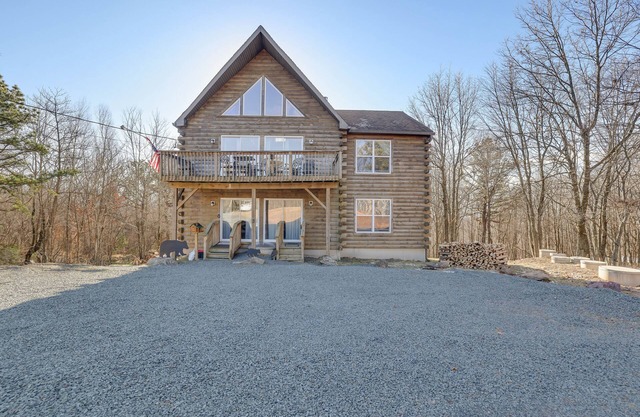 Luxe Cabin: Pvt Lake, Hot Tub, Fire Pit, BBQ
