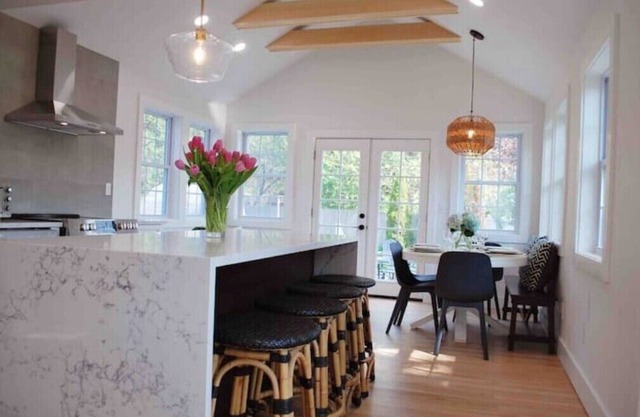 Luxe, designer renovation; walk to Tyde wedding venue, shops & beach!n