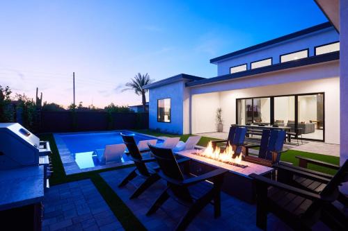 Luxe - Ember - Pool Heat Available - Fire Pit