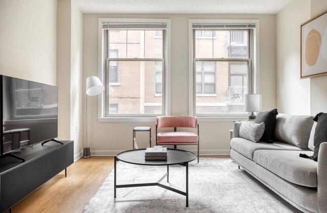 Luxe Foggy Bottom 1BR w/Den, Pool & Gym, near GWU, by Blueground