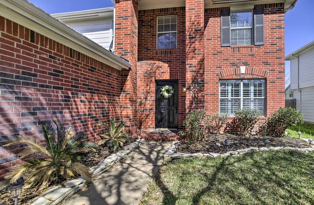 Luxe Home 30 Miles to Houston w/Pool & Grill