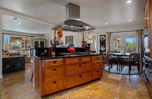 Luxe Home on Boutique Farms with Animals -5 mins from Beach