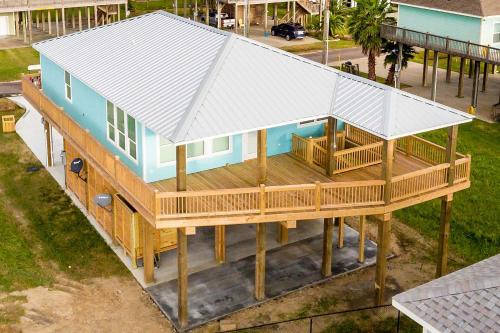 Luxe Home with Deck in Crystal Beach!