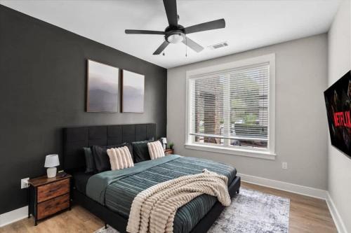 Luxe King 3BR Suite in Waverly Charlotte