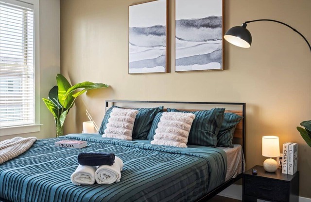Luxe King 3BR Suite Waverly Charlotte!